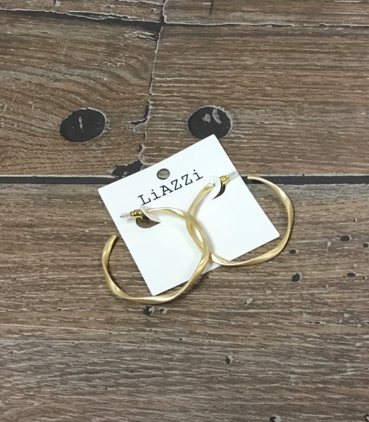 Earrings waved hoop