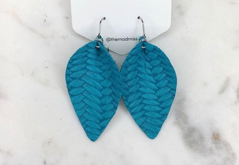 Weaved petal leather earrings