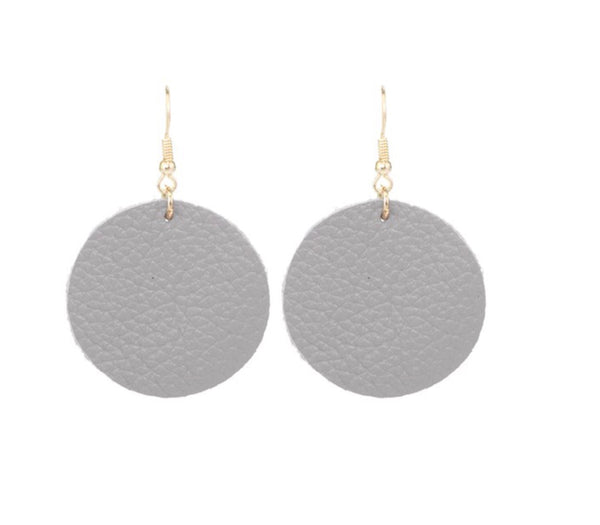 Earrings round leather