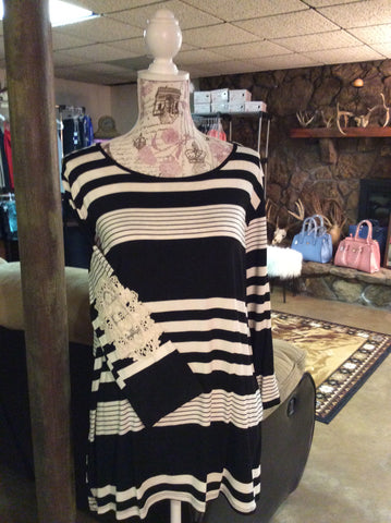 Plus size black/white stripe lace elbow long sleeve top