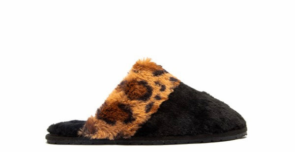 Black/leopard fuzzy slipper