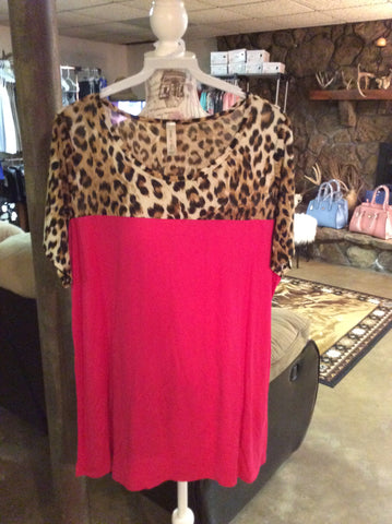 Plus size leopard/fuchsia short sleeve top